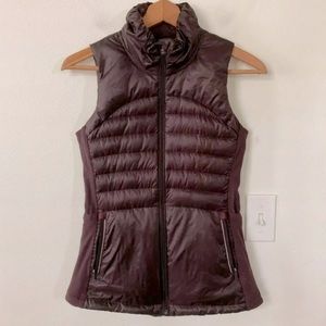 Lululemon Down for a Run vest SZ 6 Black Cherry